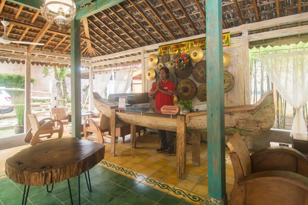Kampung Lawasan Heritage Cottage Maguwo Exteriör bild