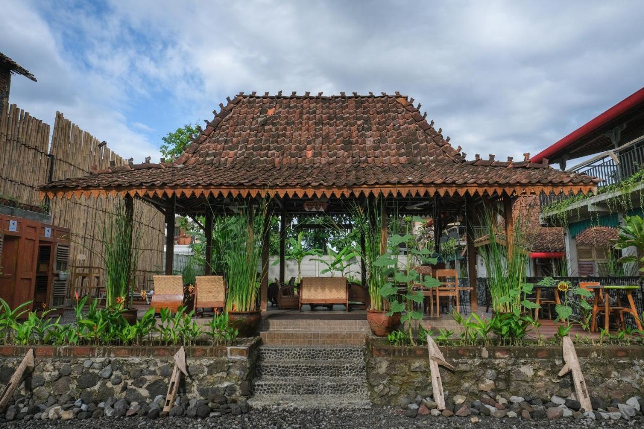 Kampung Lawasan Heritage Cottage Maguwo Exteriör bild