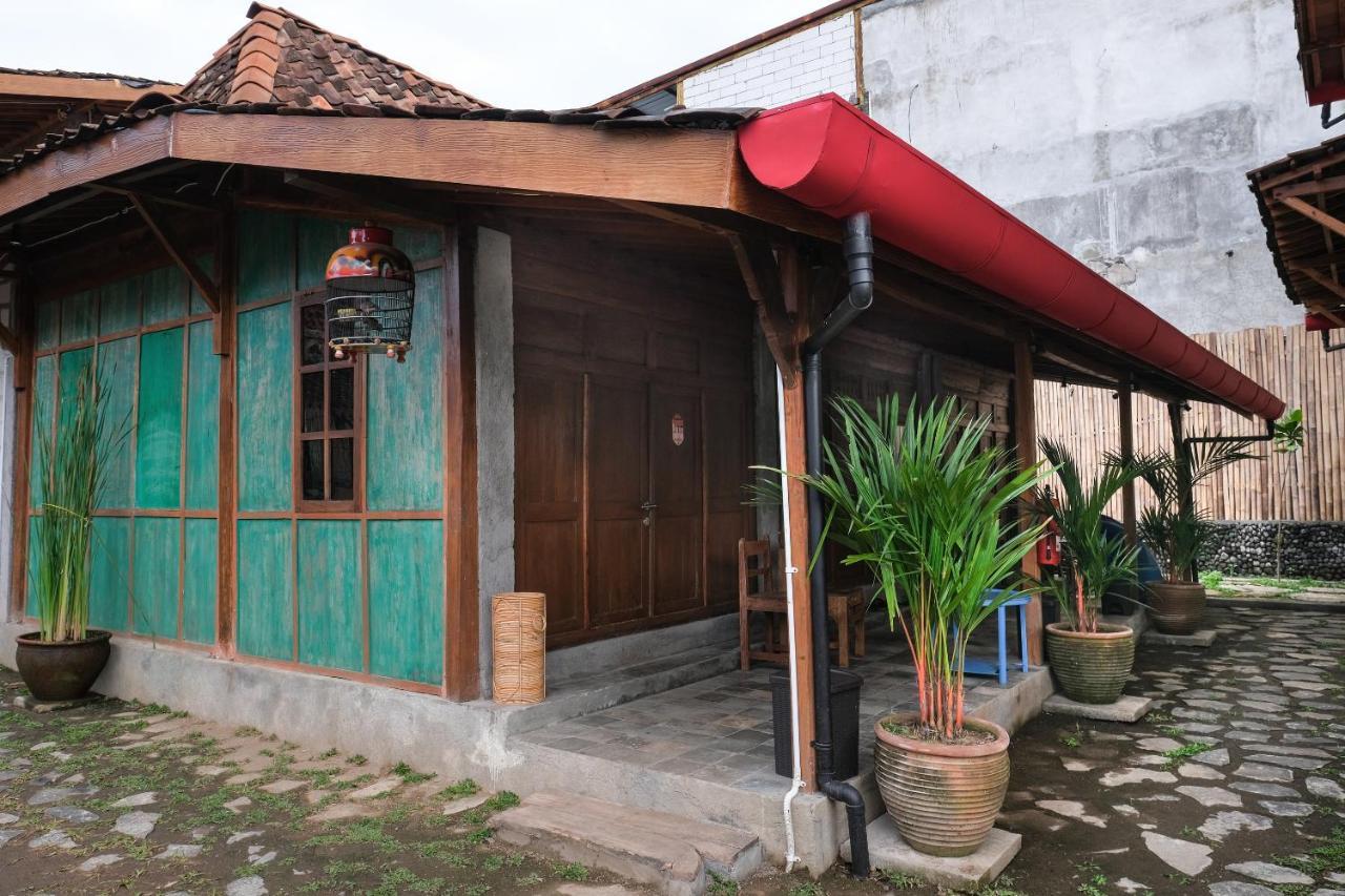 Kampung Lawasan Heritage Cottage Maguwo Exteriör bild