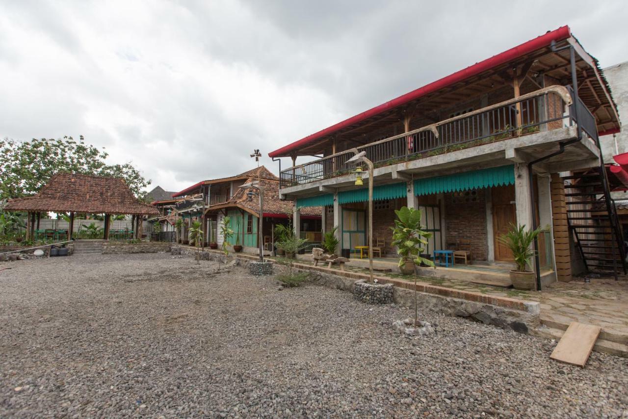 Kampung Lawasan Heritage Cottage Maguwo Exteriör bild