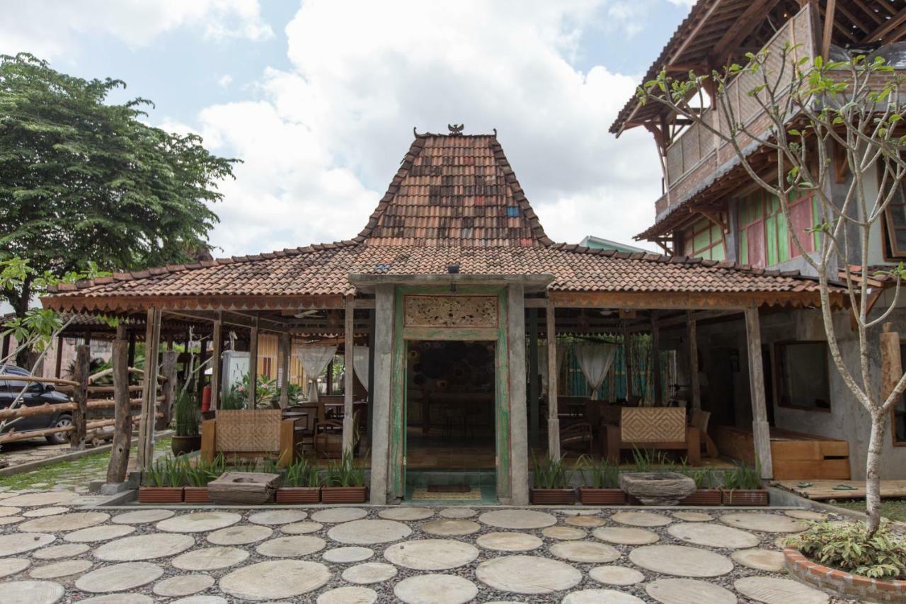 Kampung Lawasan Heritage Cottage Maguwo Exteriör bild